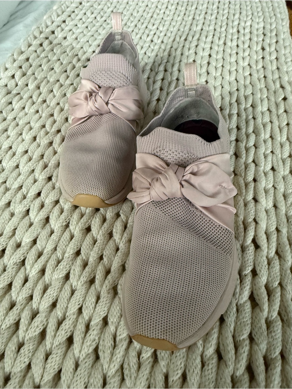 Women’s Slip-On Knit Sneakers with Bow Accent - Blush Pink